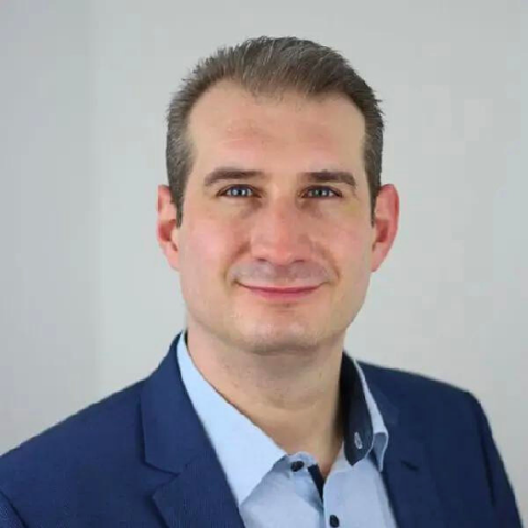Xavier Schneider, Fondateur, pharmacien